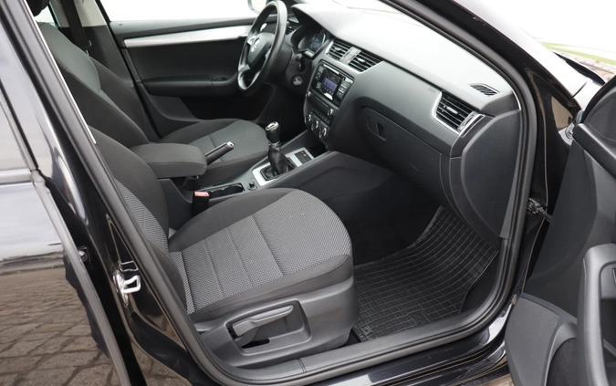 Skoda Octavia cena 39900 przebieg: 210000, rok produkcji 2015 z Miechów małe 742